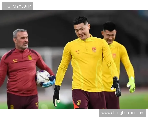 入选新一期国足！王大雷晒合照恭喜刘殿座：恭喜哈哥为梦想再奋斗-直播吧